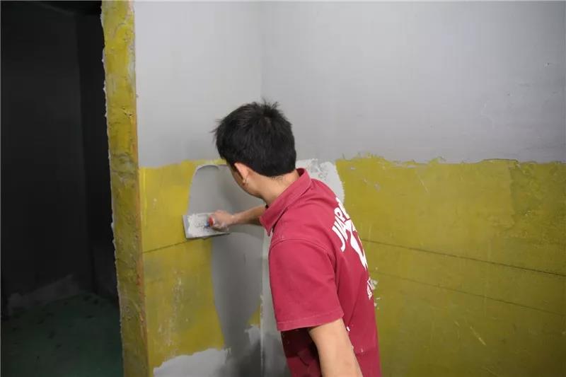 经过了墙固处理的墙面,再进行腻子涂刷,能更好地抗碱,抗返潮等.
